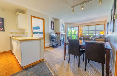 Upper Village Condo | Aspens #563 Prime Ski-in Ski-out Location! Top Floor Unit, Pool, Hot tubs, BBQ