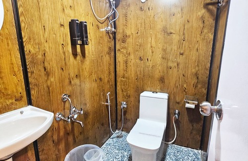 Kandivali East Hotel | Astha Home Shared Pool Rooms