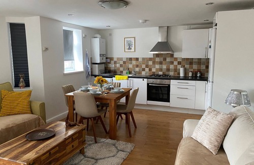 Birmingham Apartment | Aston Apartment -Free Secure Parking free wi-fi close to Birmingham