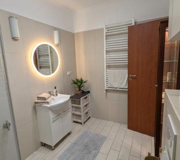 Palace District Apartment | Astoria Central Spacious Apartment
