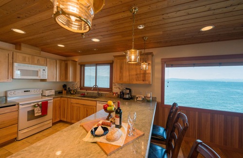 Astoria House | Astoria's premier suite on the Columbia River.