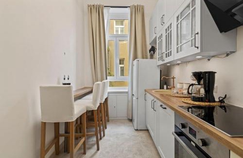 Wieden Apartment | At Belvedere, Top Location Close to U1