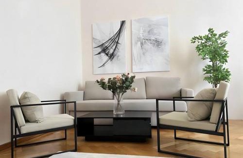 Wieden Apartment | At Belvedere, Top Location Close to U1