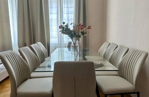 Wieden Apartment | At Belvedere, Top Location Close to U1