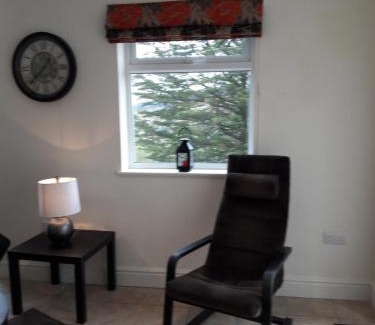 Glen Mona Bed & Breakfast | At Cedar Lodge