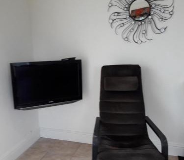 Glen Mona Bed & Breakfast | At Cedar Lodge