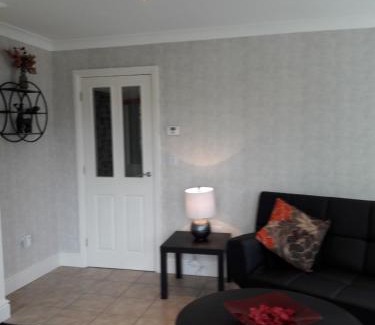 Glen Mona Bed & Breakfast | At Cedar Lodge