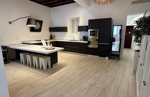 Pavia Apartment | At Lamu's house - elegance in Victory Square (historic center)