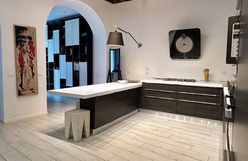 Pavia Apartment | At Lamu's house - elegance in Victory Square (historic center)