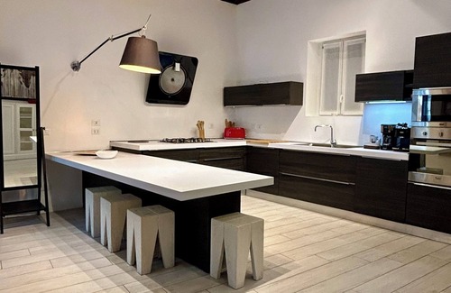 Pavia Apartment | At Lamu's house - elegance in Victory Square (historic center)