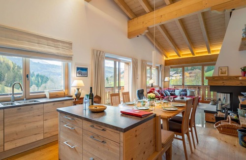 Hinterthal Apartment | Cosy apartment for 10 people with WIFI, TV, balcony, panoramic view and parking