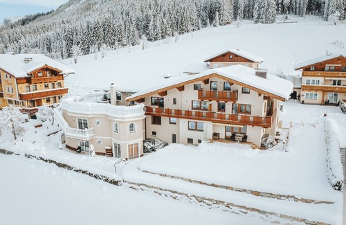 Sankt Martin am Tennengebirge Apartment | Komfortable Ferienwohnung Inmitten der Bergwelt