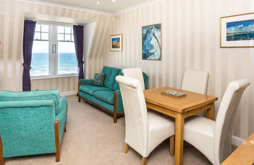 North Berwick Apartment | At the Beach is a stunning seaside holiday apartment, located right at the beach in North Berwick.
