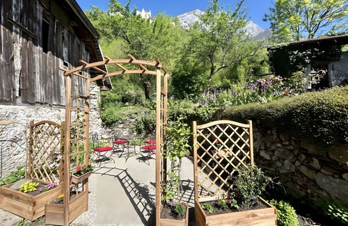 Saint-Pierre-d'Albigny House | At the Foot of the Castle - Parking, WiFi, Garden - Savoie College