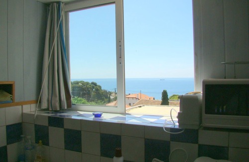 Sete Cottage | At the foot of Mt St Clair, facing the sea, La Note Bleue awaits you.;