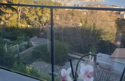 Sete Villa | At the summit of mont saint clair