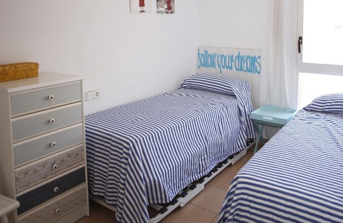 Torredembarra Apartment | AT038 LES PALMERES: Front line apartment with pool and parking