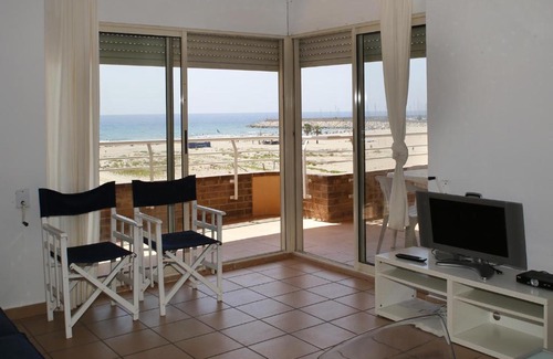 Torredembarra Apartment | AT038 Vistas de la playa, primera línea con piscina