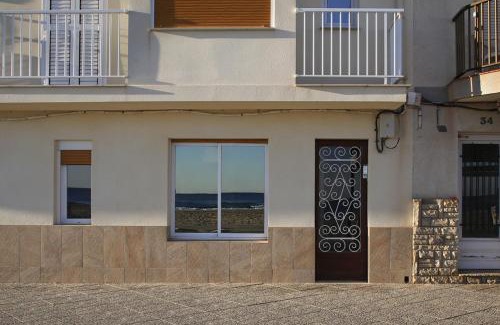 Torredembarra Apartment | AT076 Planta baja en 1ra línea del paseo marítimo