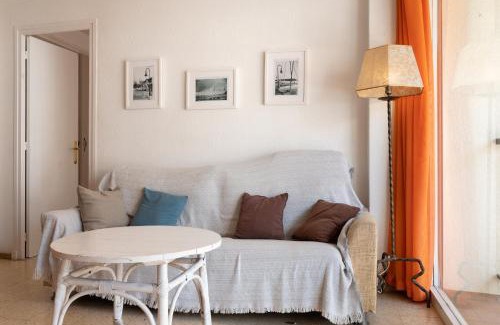Torredembarra Apartment | AT129 Apartamento en primera línea de la playa