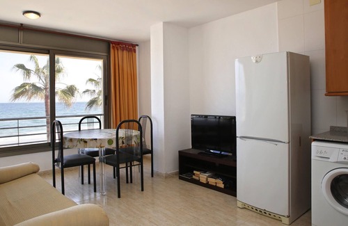 Torredembarra Apartment | AT172 BAIX A MAR: Apartment on the beachfront