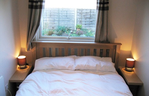 Bacton Ski Chalet | 'ATARDECER' - Modern two-bedroomed chalet located on Rainbows End Park, Bacton.