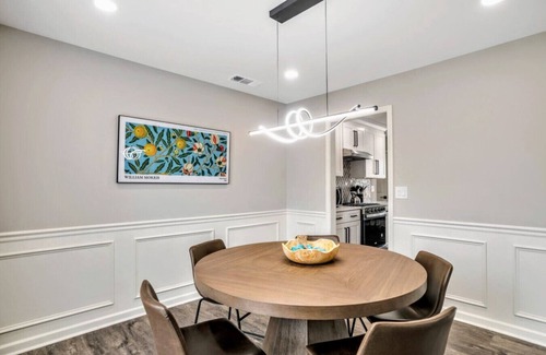 Riverdale House | ATH-SupCLN-4BR, MBR w/Sitting Area, Fenced (CLV)