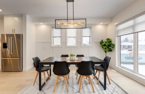 Banff Trail House | "Athena" Near UofC and Trans Canada Highway!