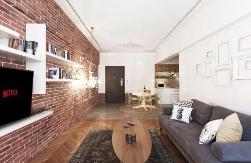 Omonia Apartment | Athenian Apartment in the center with Jacuzzi