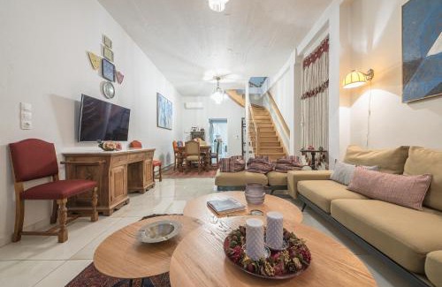 Plaka Villa | Athenian Niche in Plaka Villa by Athenian Homes