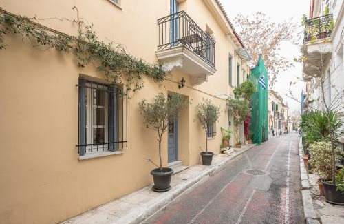 Plaka Villa | Athenian Niche in Plaka Villa by Athenian Homes