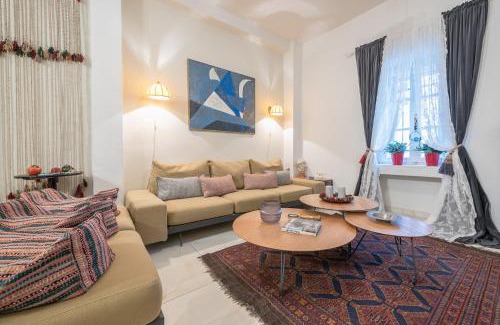 Plaka Villa | Athenian Niche in Plaka Villa by Athenian Homes