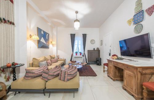 Plaka Villa | Athenian Niche in Plaka Villa by Athenian Homes