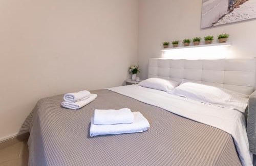 Plaka Apartment | Athens Acropolis House