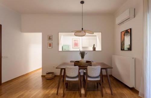 Kinosargous Apartment | Athens Hidden Gem - Elegant 2 Bedroom Flat