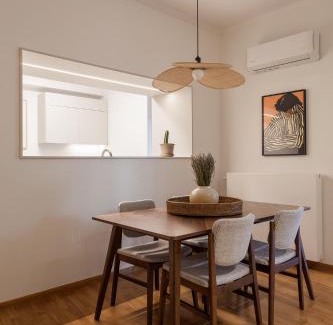 Kinosargous Apartment | Athens Hidden Gem - Elegant 2 Bedroom Flat