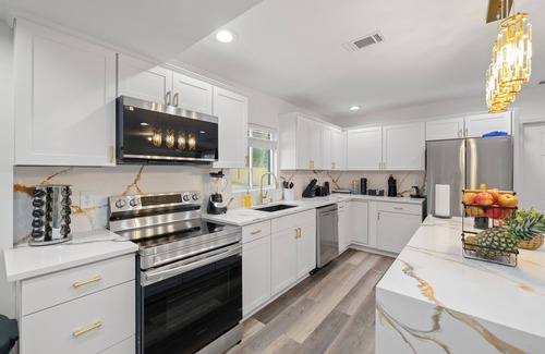 Church Street House | Atlanta Royal Vista Manor Retreat by Deity Villas!