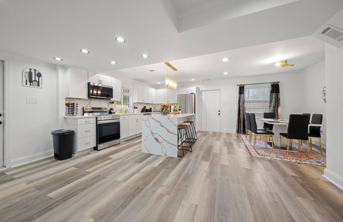 Church Street House | Atlanta Royal Vista Manor Retreat by Deity Villas!
