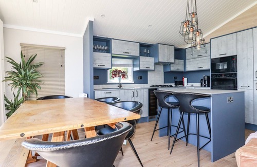 Bude Cottage | ATLANTIC LODGE, family friendly, with a garden in Bude