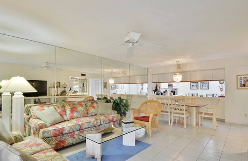 Key West House | Atlantic Paradise by AvantStay | Great Location w/& Shared Pool and hot tub!