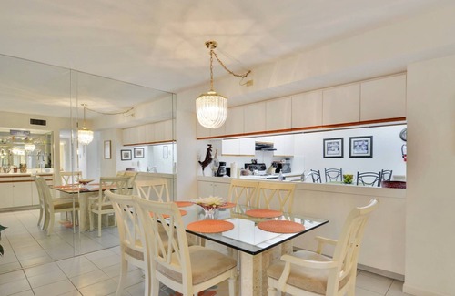 Key West House | Atlantic Paradise by AvantStay | Great Location w/& Shared Pool and hot tub!