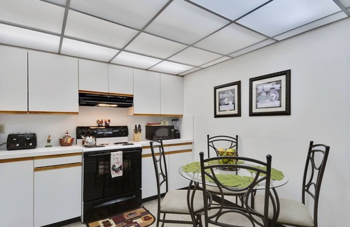 Key West House | Atlantic Paradise by AvantStay | Great Location w/& Shared Pool and hot tub!