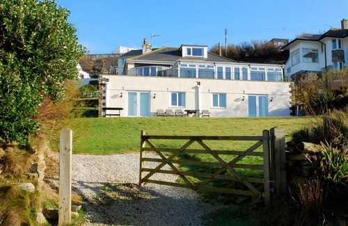 Trenance Cottage | Atlantic View, Mawgan Porth with sea views