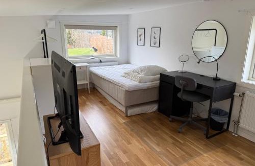 Olofstorp Apartment | Attefallshus nära både natur och Göteborg