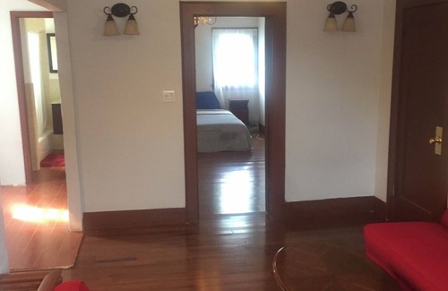 Newark House | ATTIC APT 1 BED WALK THOUGH HOUSE UP