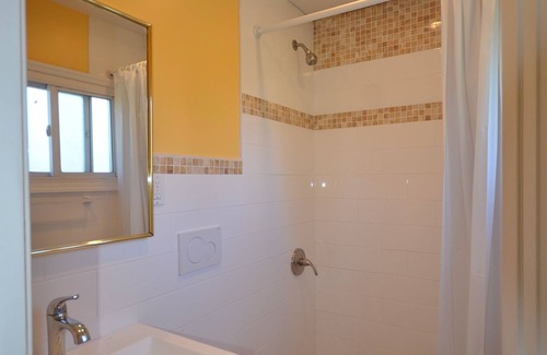 Newark House | ATTIC APT 1 BED WALK THOUGH HOUSE UP
