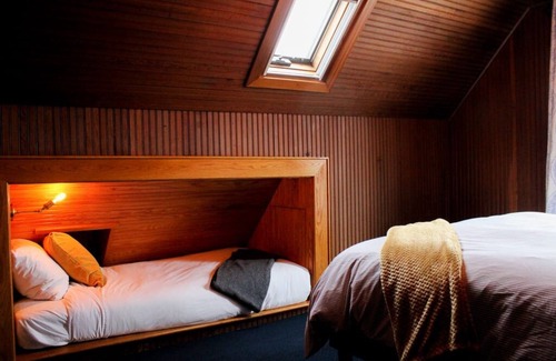 Seaview Hotel | Attic Queen With Clawfoot Tub at Shelburne Hotel, Peaceful Seaview!