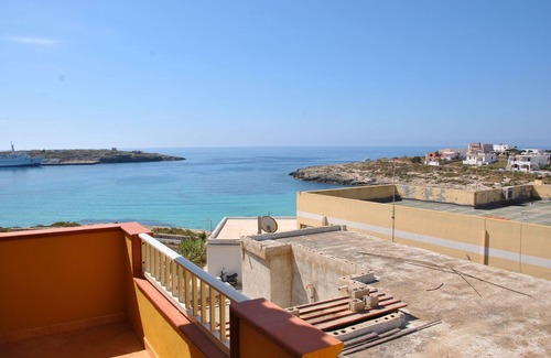 Lampedusa Apartment | Attic sea view a few steps from Guitgia