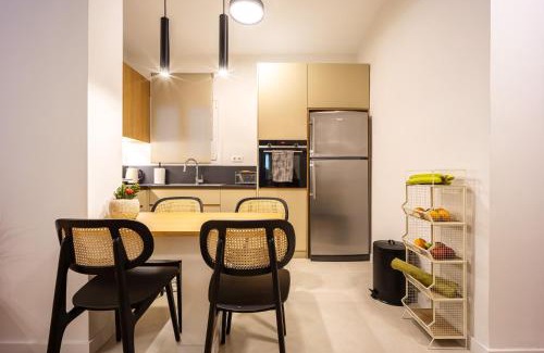 Ampelokipoi Apartment | Attica Skyline Living!