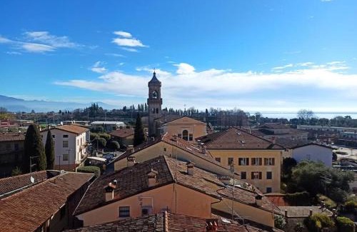 Padenghe sul Garda Apartment | Attico Padenghe Vista Lago Ascensore e Terrazza